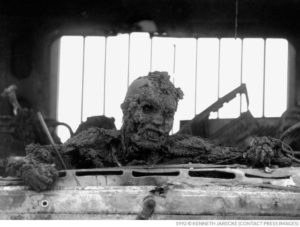 03. The gruesome death of an Iraqi tanker driver, charred to death - Most Disturbing Pictures